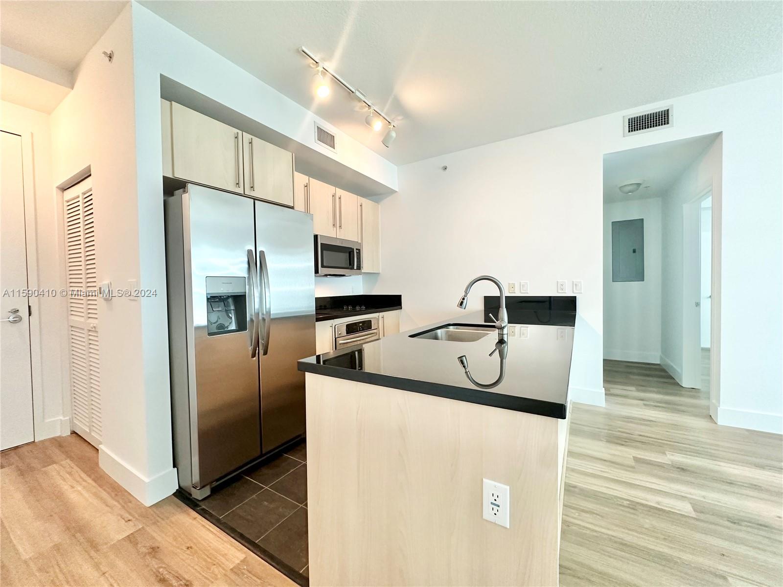 Experience urban living at its finest in this partially furnished 1-bedroom, 1-bathroom unit at Axis on Brickell Tower. Enjoy breathtaking city views from the expansive balcony and an abundance of natural light through 10-foot floor-to-ceiling windows. This condo features fresh paint, brand new vinyl floors, a European-style kitchen with stainless steel appliances, and a master bath with a separate tub and shower. Amenities include two pools, a hot tub, sauna, spa, media room, gym, and party room. Conveniently located one block from shops, restaurants, Metrorail, and Metromover. Move-in ready with in-unit washer and dryer. Don’t miss this exceptional opportunity!
