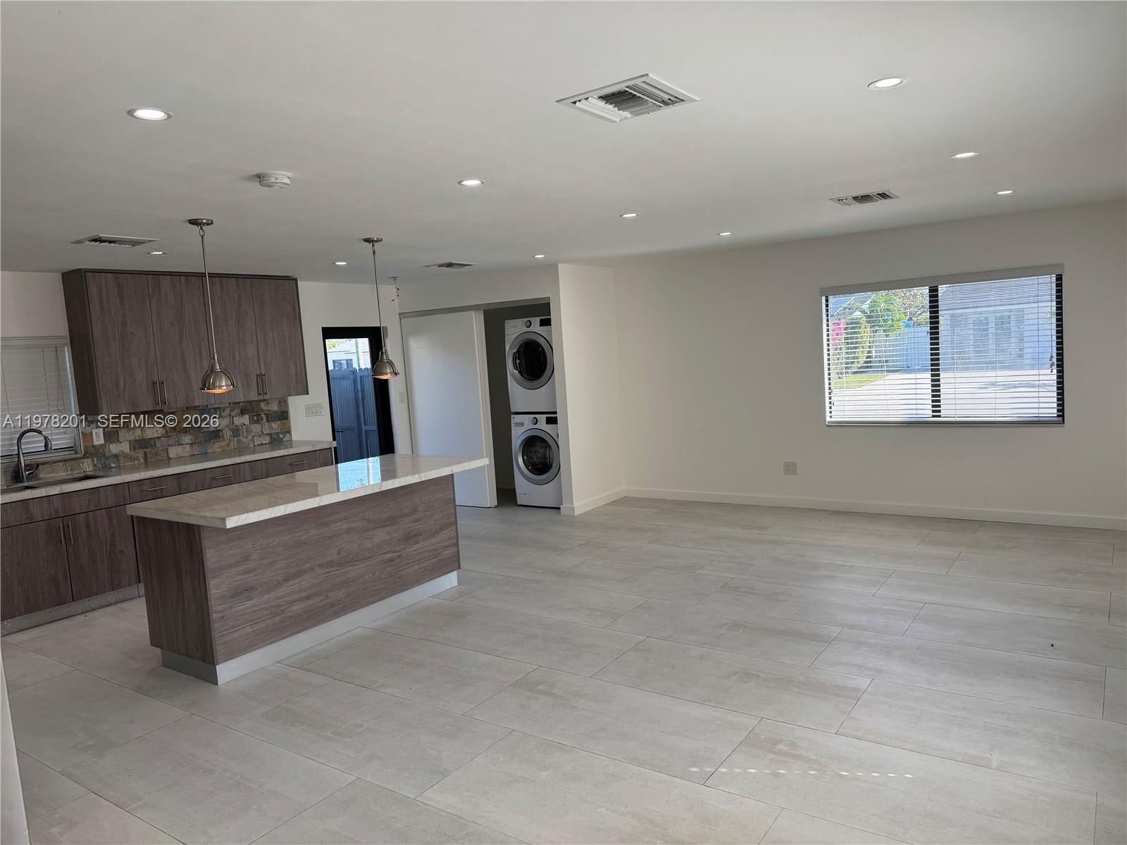 SOUTHERN ESTATES 10TH ADD - Residential Lease