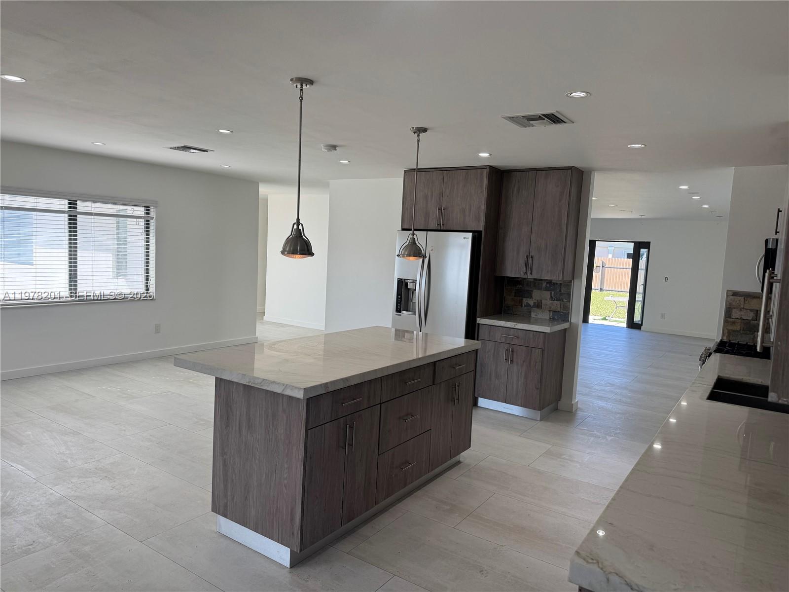 SOUTHERN ESTATES 10TH ADD - Residential Lease
