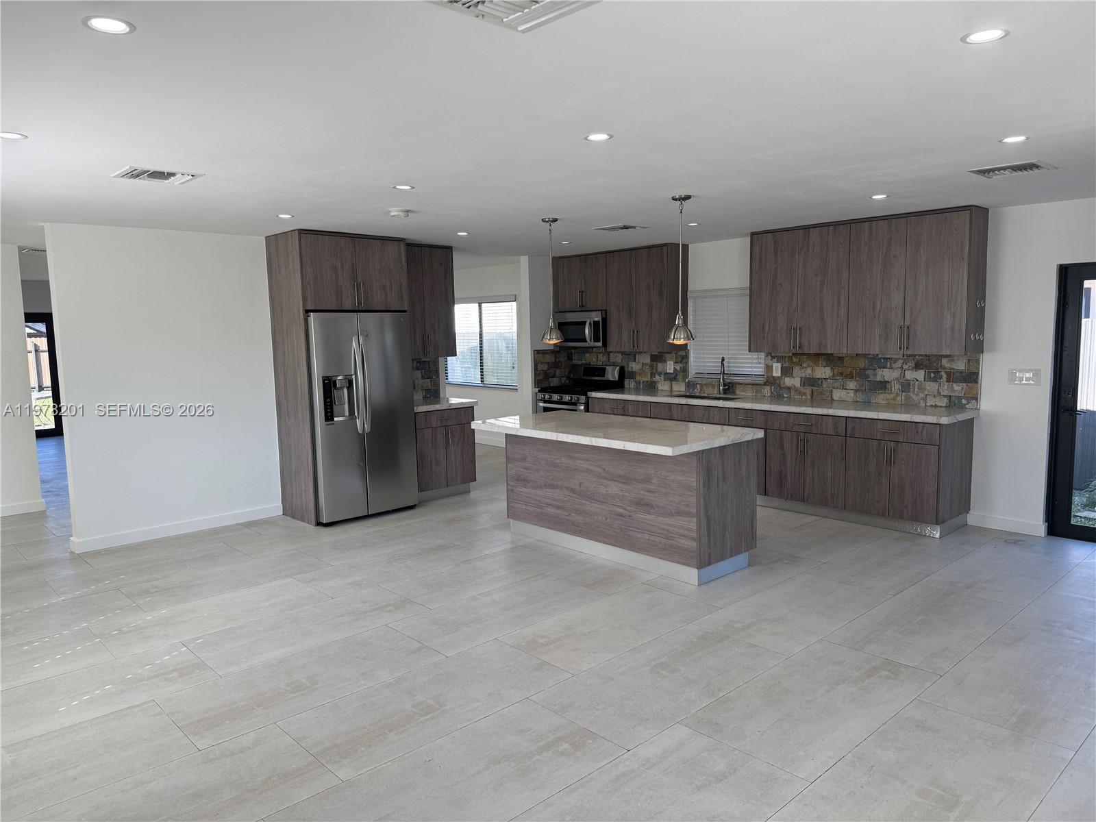 SOUTHERN ESTATES 10TH ADD - Residential Lease