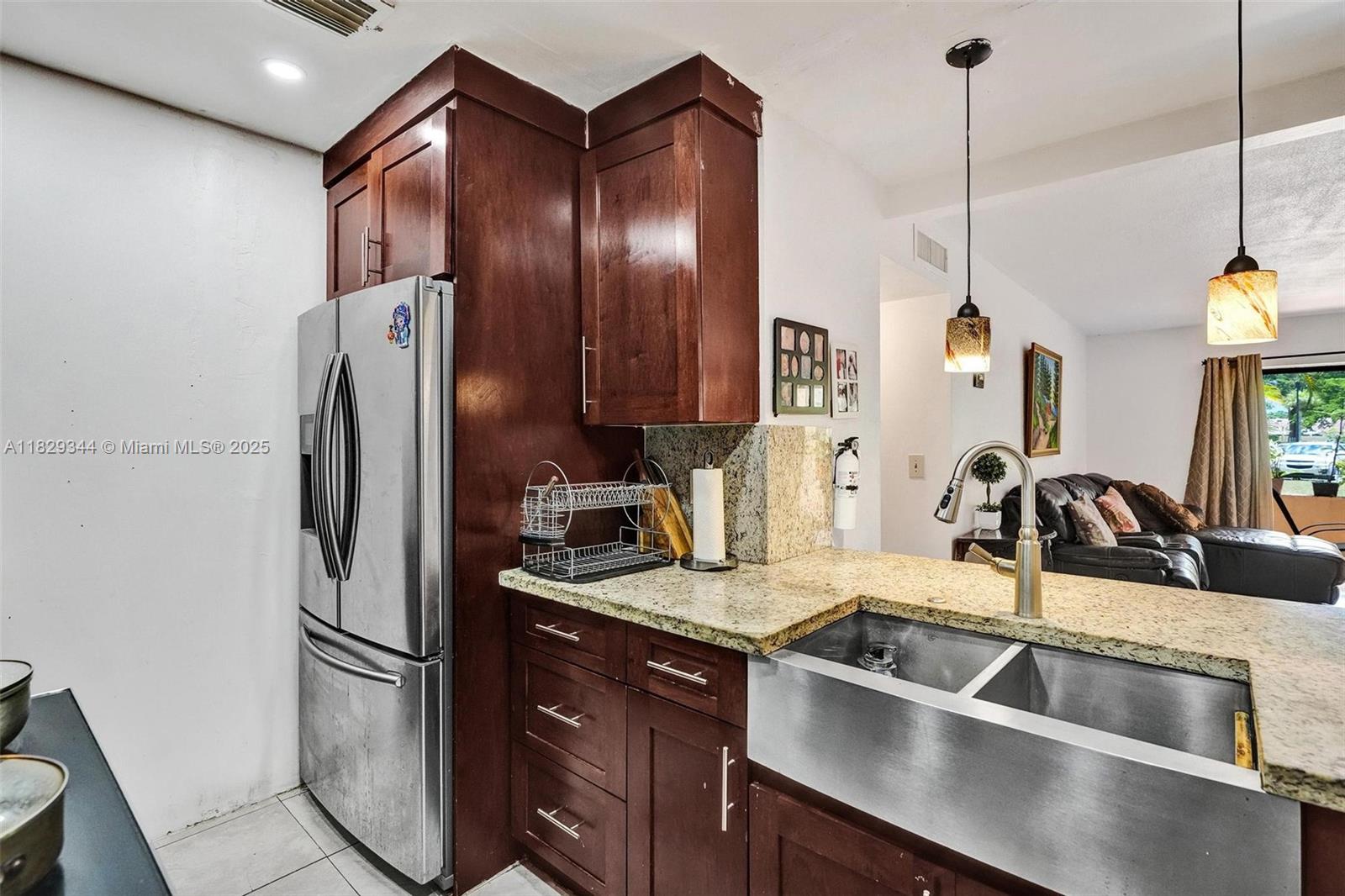 LAGO DEL REY CONDO #1 - Residential