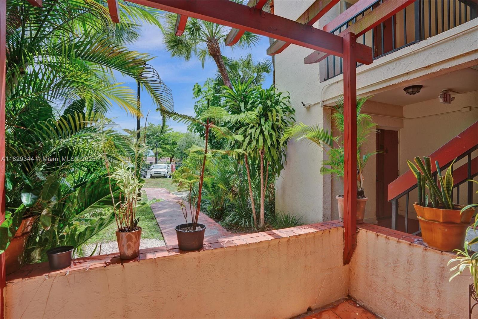 LAGO DEL REY CONDO #1 - Residential