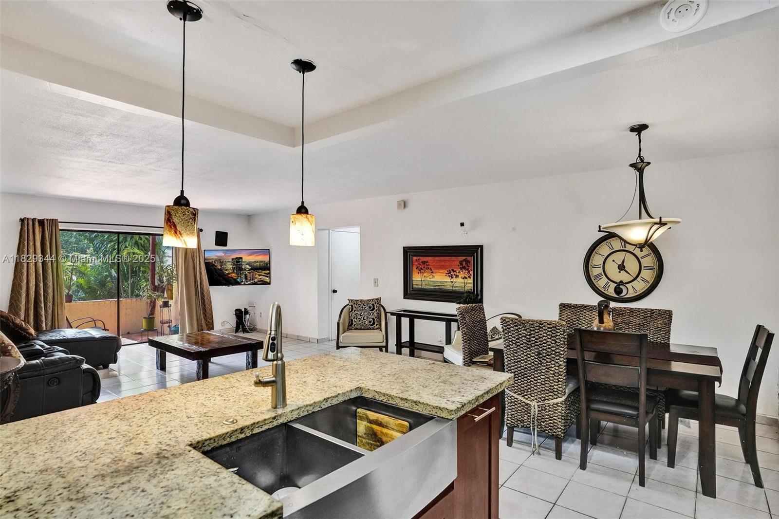 LAGO DEL REY CONDO #1 - Residential