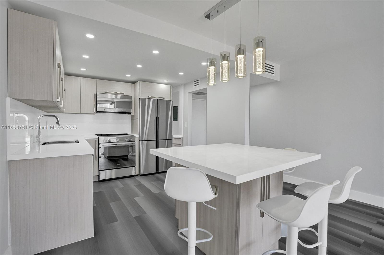 OLYMPUS CONDO PHASE - Residential