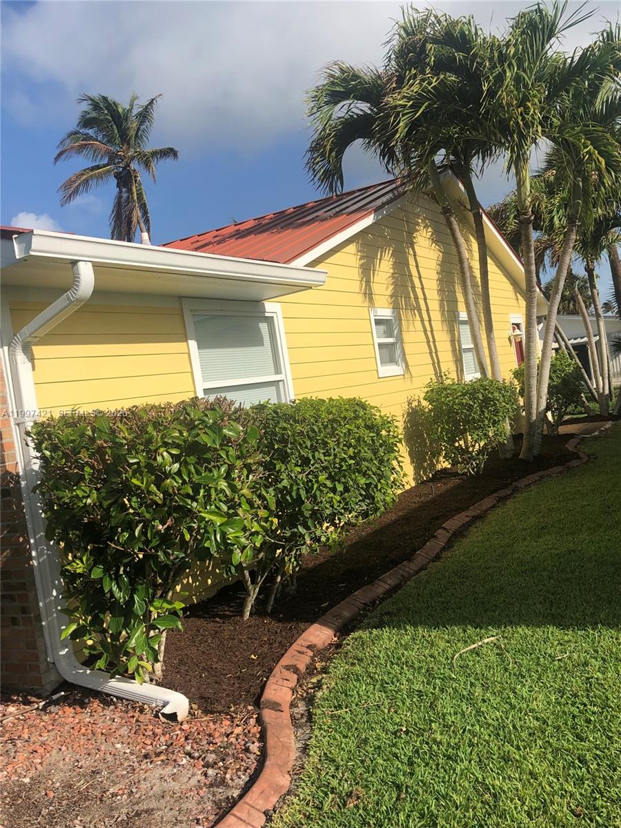 SURFSIDE UNIT 1 SUBDIVISI - Residential