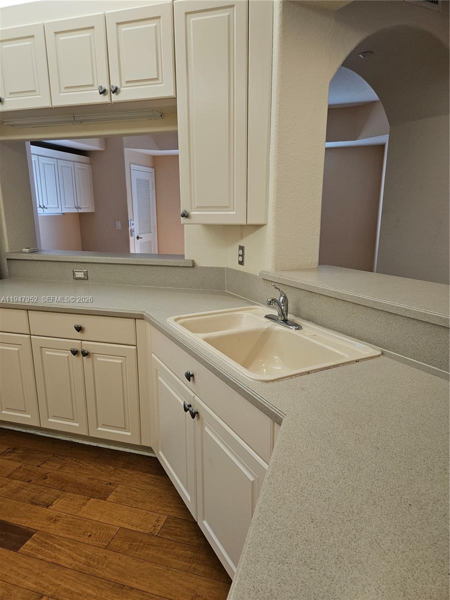 SOUTHAMPTON CONDOMINIUM E - Residential