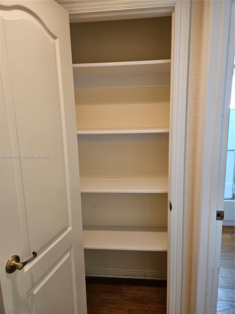 SOUTHAMPTON CONDOMINIUM E - Residential