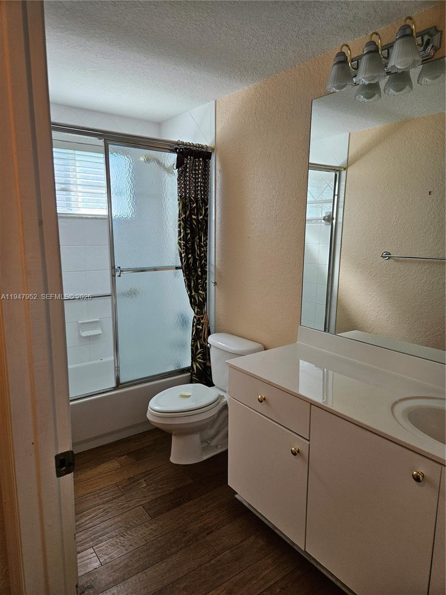 SOUTHAMPTON CONDOMINIUM E - Residential