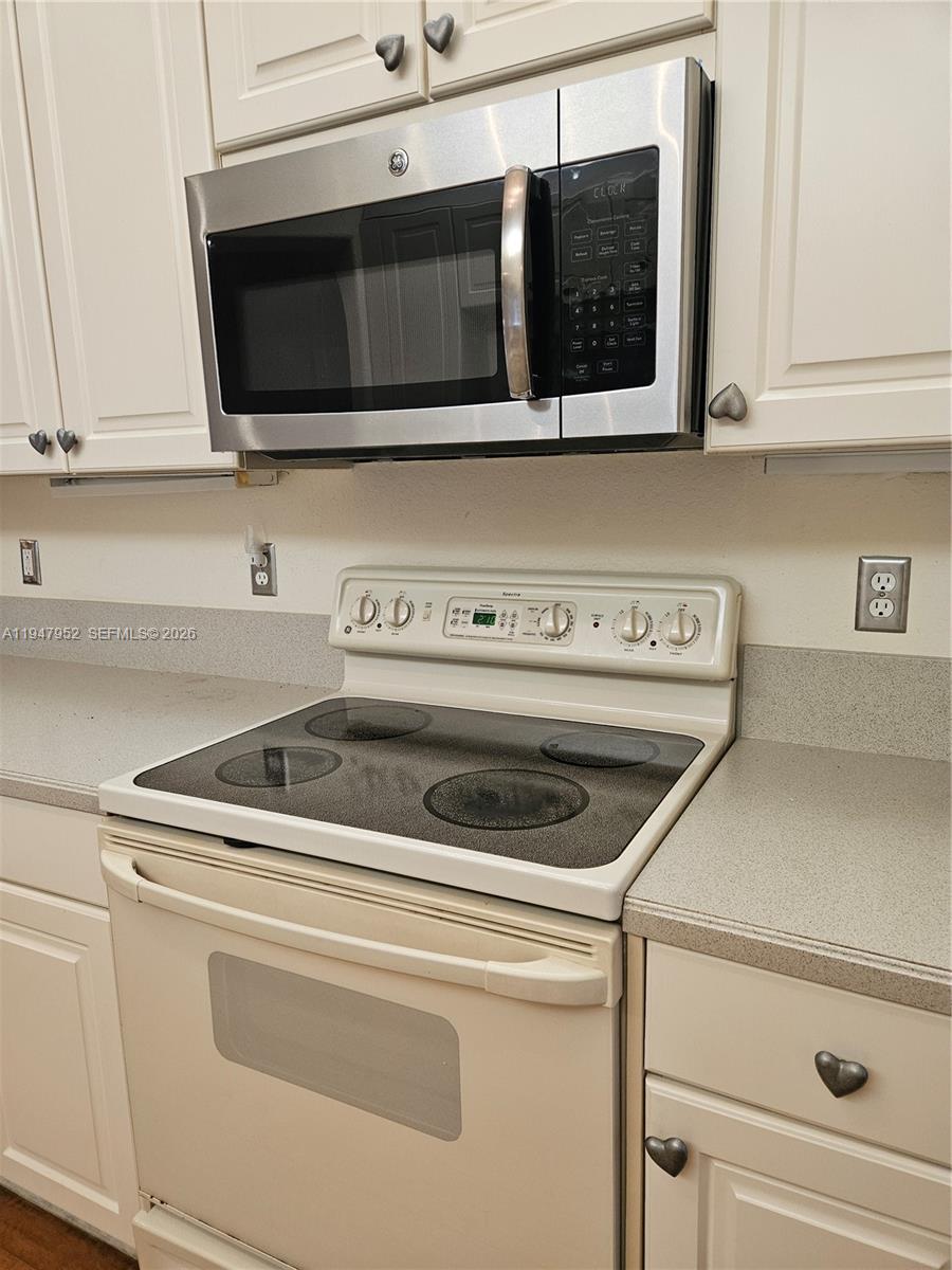 SOUTHAMPTON CONDOMINIUM E - Residential