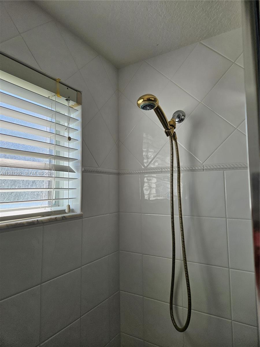 SOUTHAMPTON CONDOMINIUM E - Residential