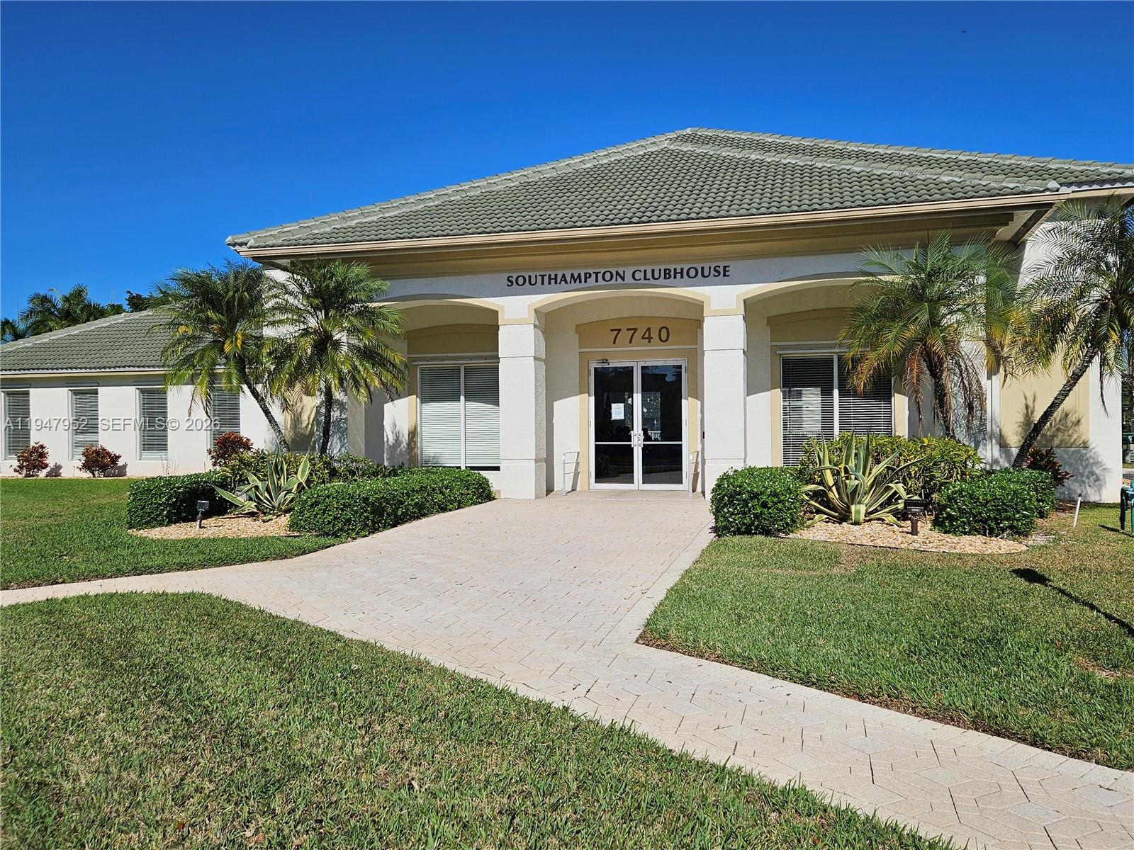 SOUTHAMPTON CONDOMINIUM E - Residential