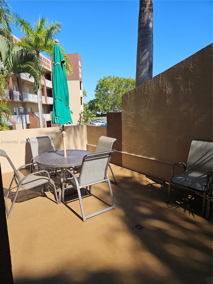 SOUTHAMPTON CONDOMINIUM E - Residential