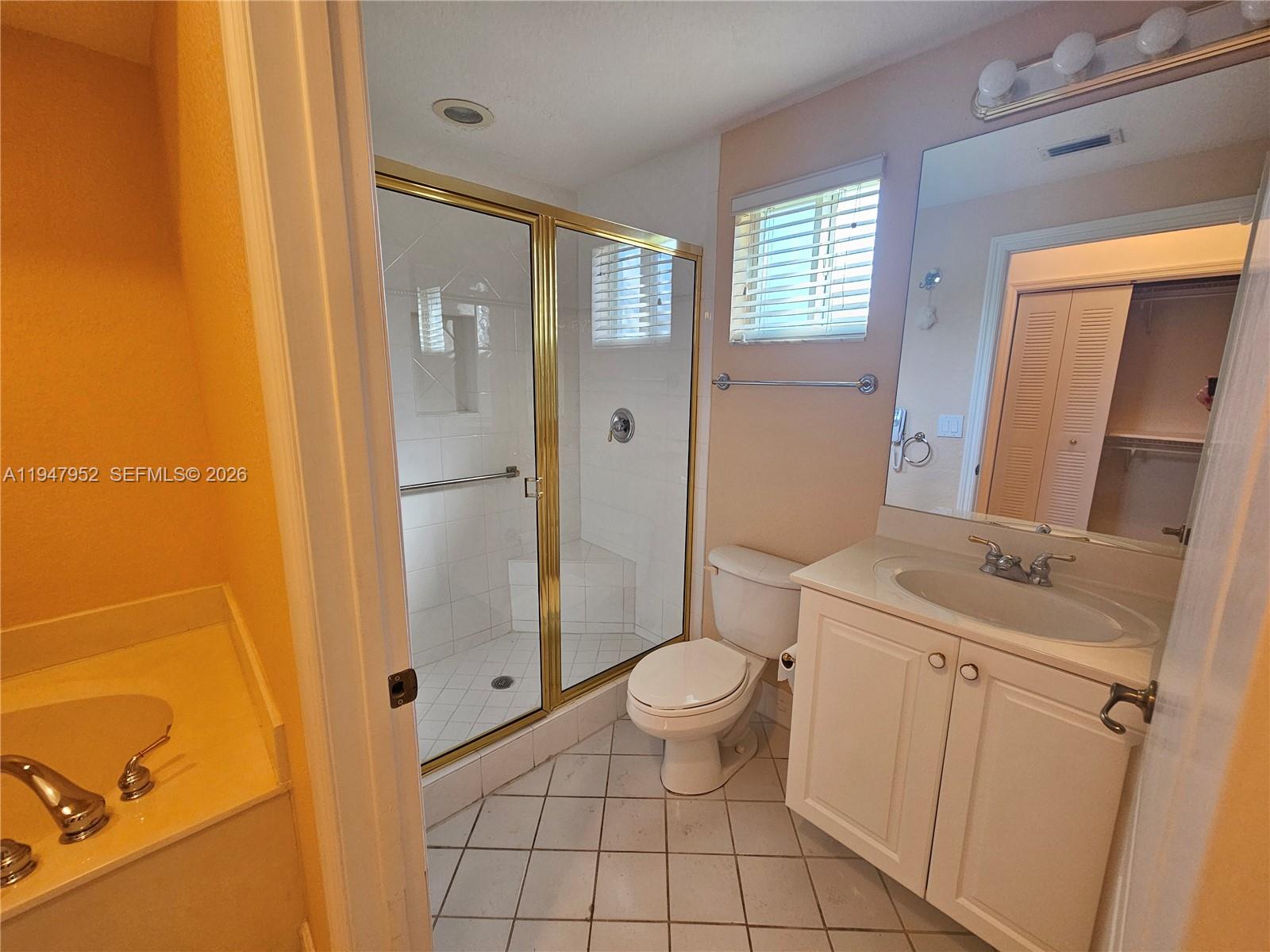 SOUTHAMPTON CONDOMINIUM E - Residential