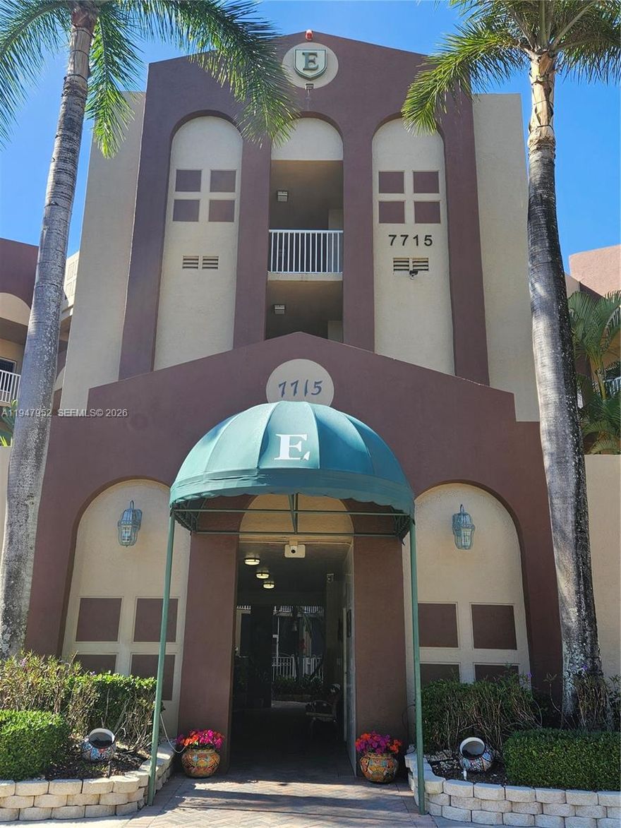 Look no more; your Florida condo is here! Huge corner unit with parking right down the stairs. This condo has a split bedroom plan so plenty of privacy. Spacious kitchen with lots of cabinets; room for a table and chairs. Additional den space for office or tv room. Main bedroom with en suite bath includes 2 large shelved closets, separate tub and shower. Kings Point offers great recreation facilities, including heated pool, gym, tennis/pickleball and meeting rooms for all your hobbies and social groups. There is a beautiful theater where you can enjoy local and national entertainment at reasonable prices. Southhampton has it's own pool and clubhouse too just a short walk from your building. Guard gated for peace of mind plus on site manager. Your unit has a lovely water view in back. PGT windows and sliders for hurricane protection; PRIDE Appliance contract covers all the mechanics, electrical and plumbing systems transferrable to the new owners. Selling 'as is'. Don't pass this one! Come, See and Stay!