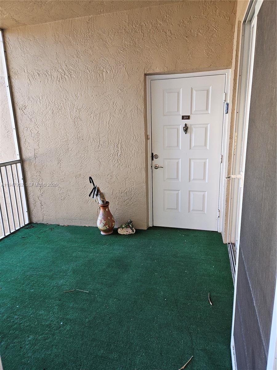 SOUTHAMPTON CONDOMINIUM E - Residential