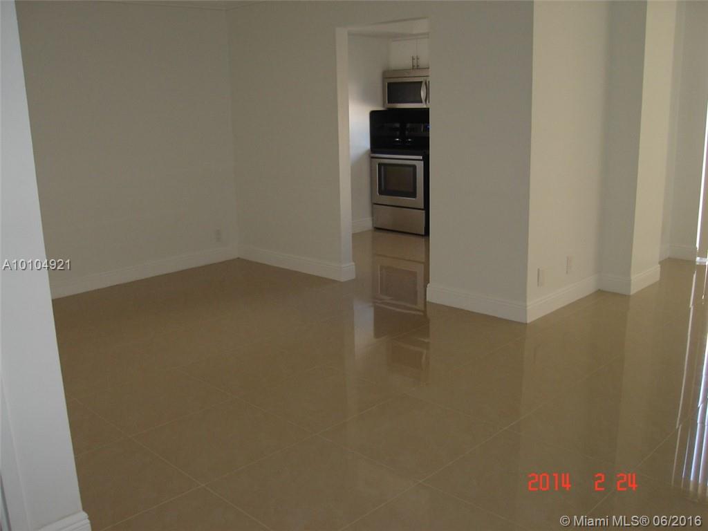 PLAZA OF THE AMERICAS - Residential Lease