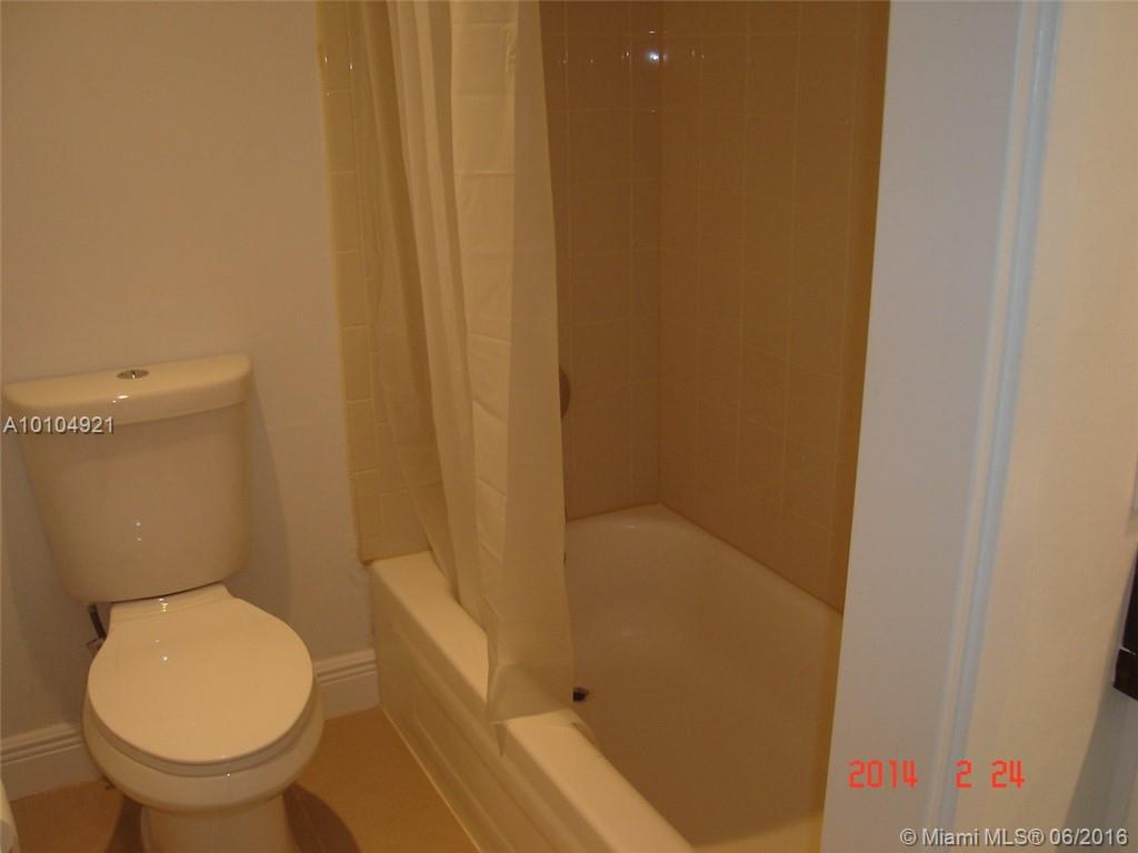 PLAZA OF THE AMERICAS - Residential Lease