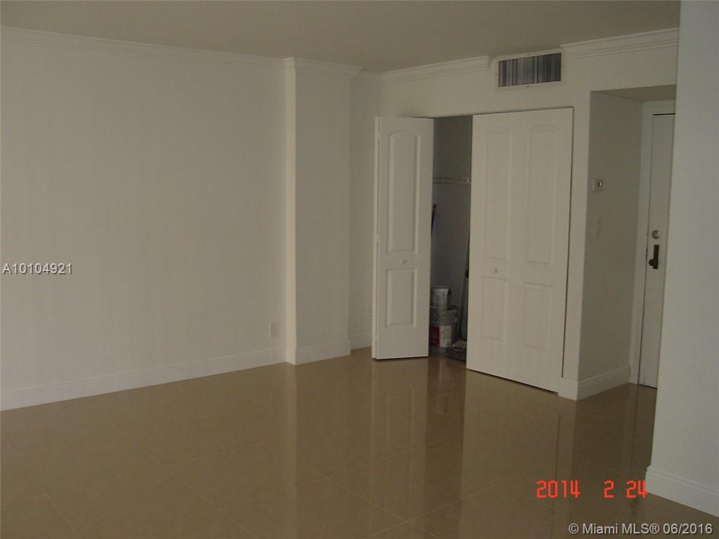 PLAZA OF THE AMERICAS - Residential Lease