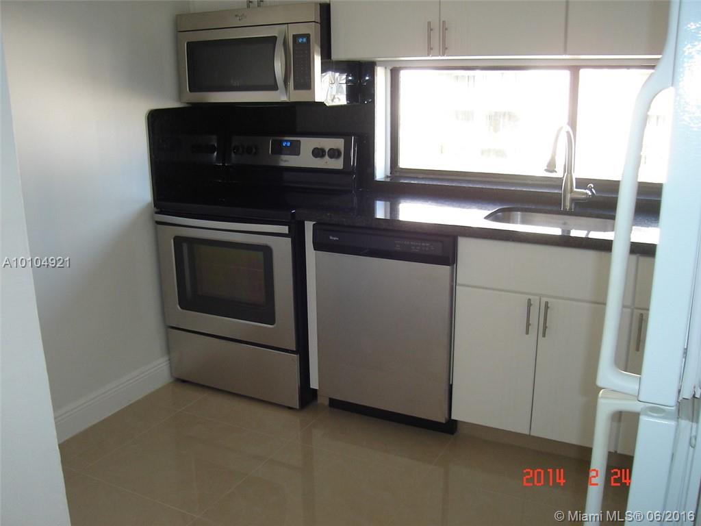 PLAZA OF THE AMERICAS - Residential Lease