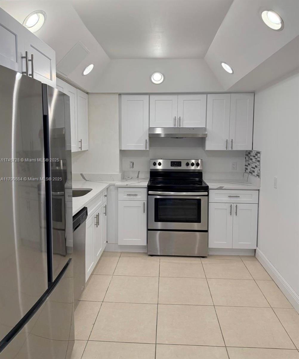 100 Bayview Dr 903