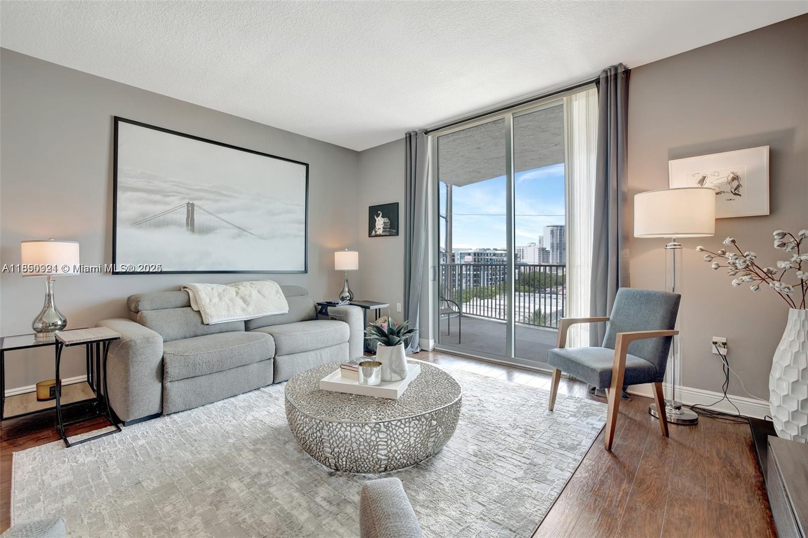 HOLLYWOOD STATION RES CON - Residential Lease