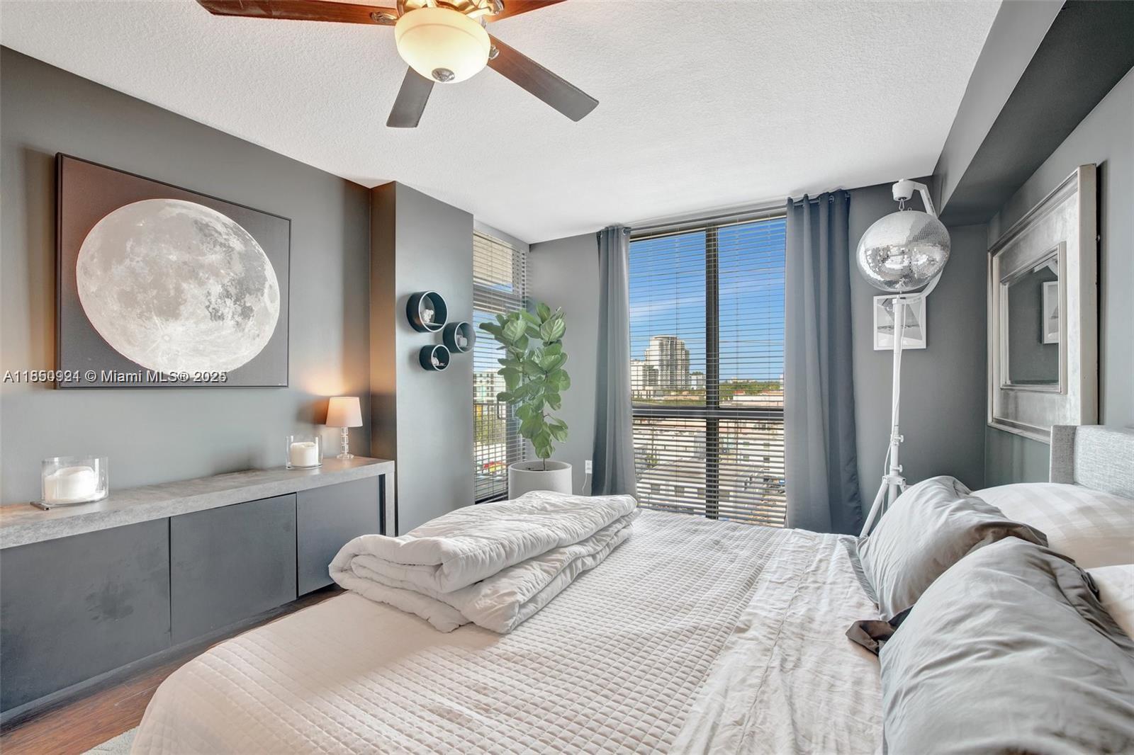 HOLLYWOOD STATION RES CON - Residential Lease