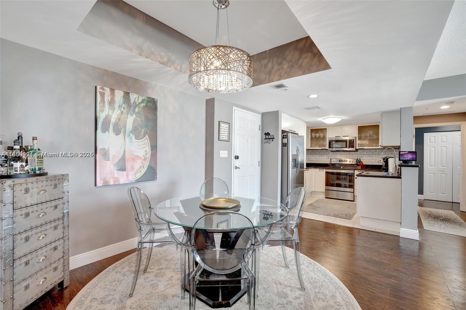 HOLLYWOOD STATION RES CON - Residential Lease