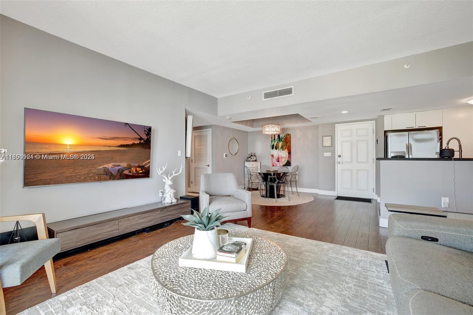 HOLLYWOOD STATION RES CON - Residential Lease