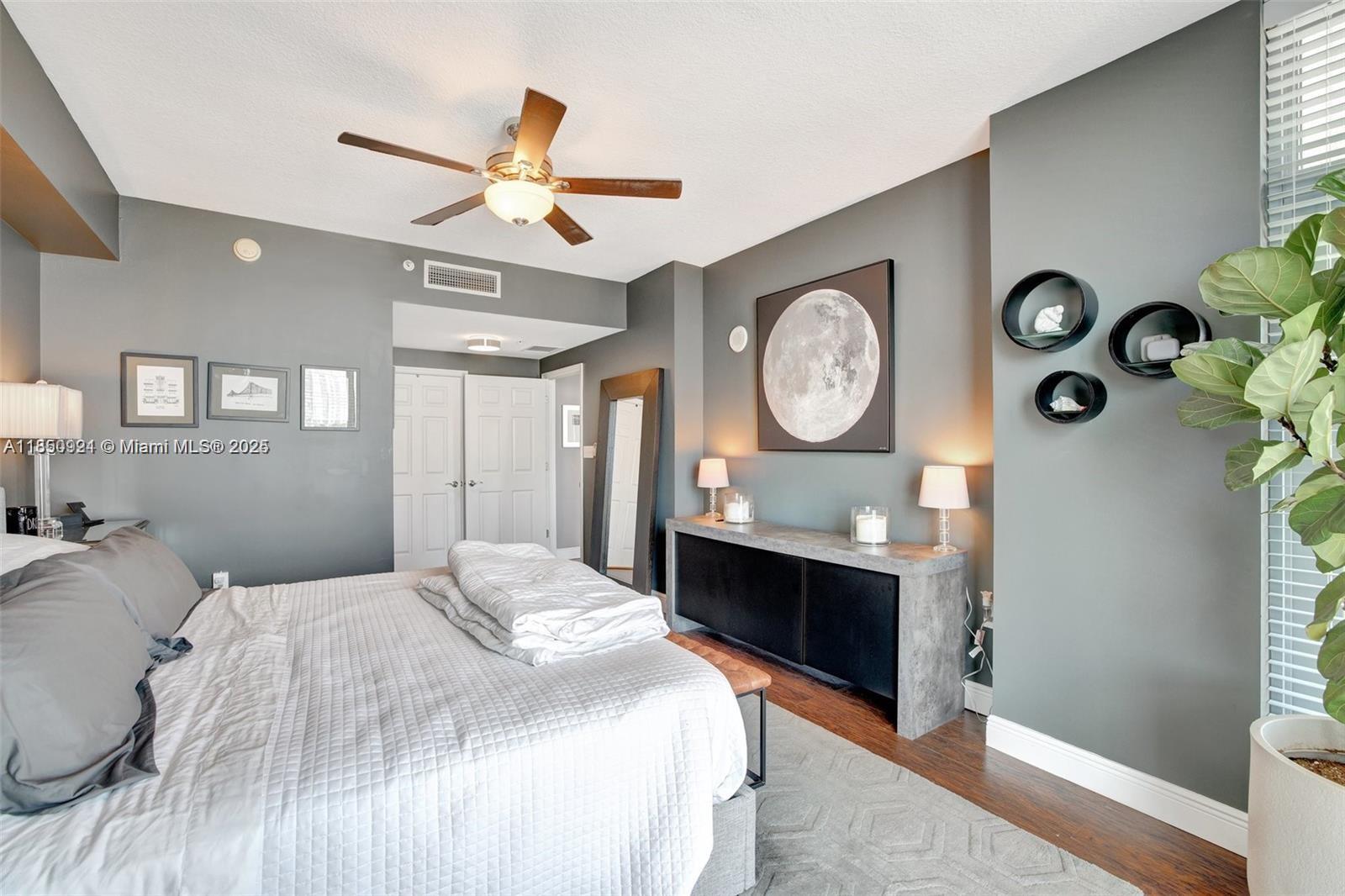 HOLLYWOOD STATION RES CON - Residential Lease