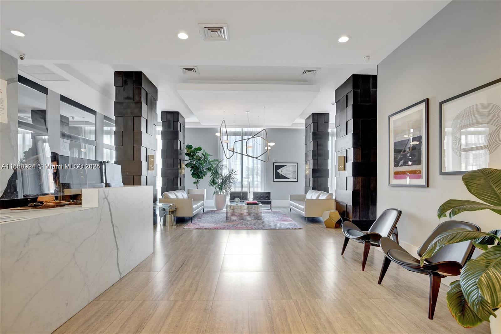 HOLLYWOOD STATION RES CON - Residential Lease