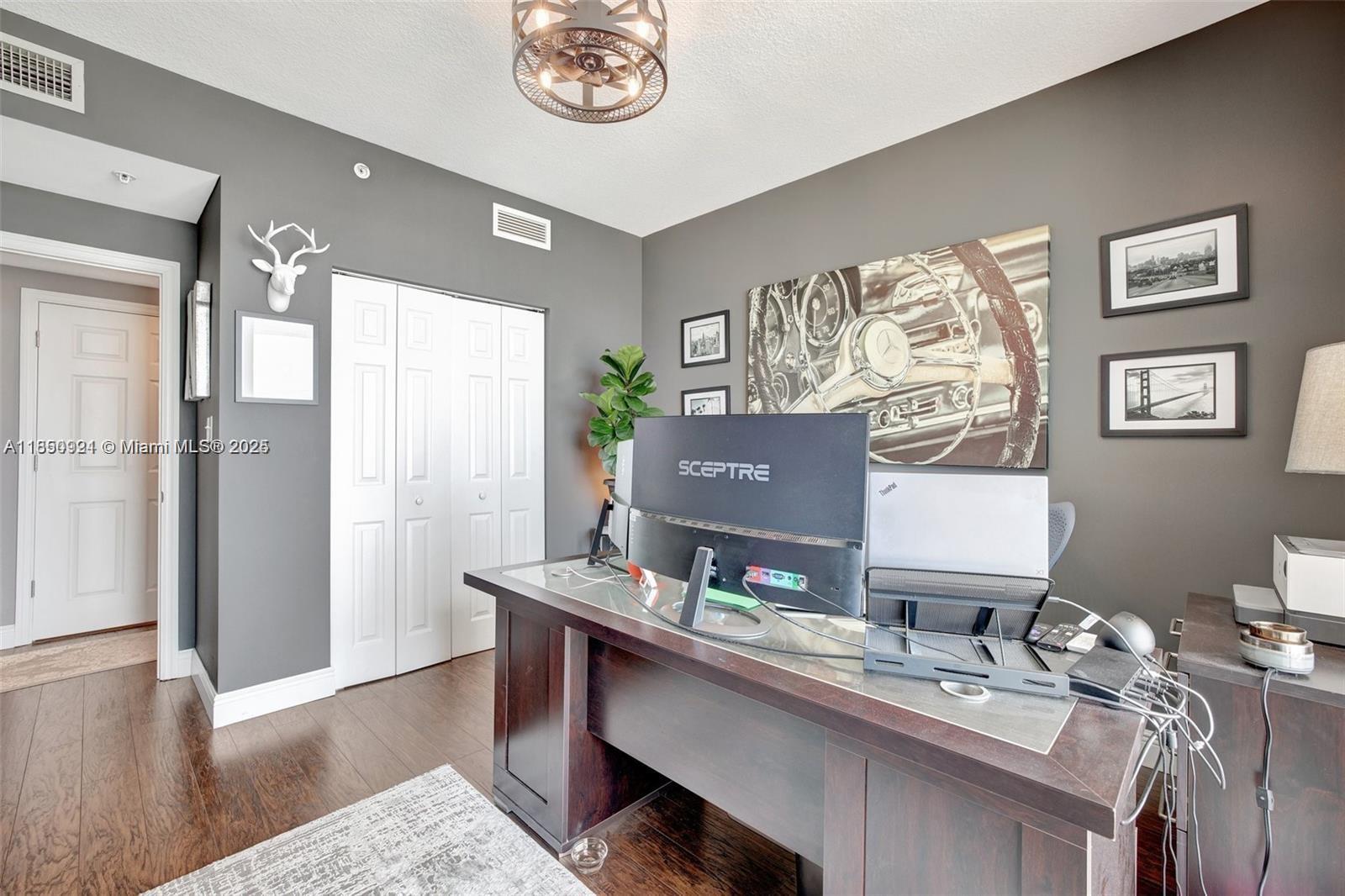 HOLLYWOOD STATION RES CON - Residential Lease