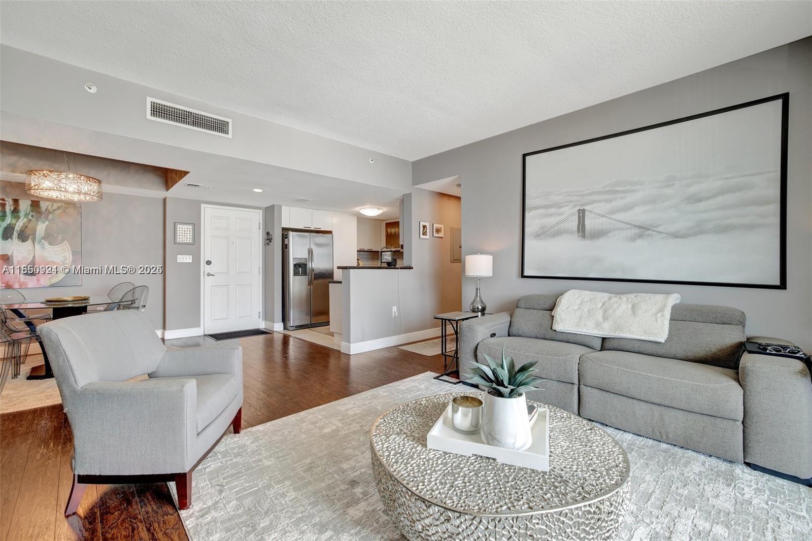 HOLLYWOOD STATION RES CON - Residential Lease