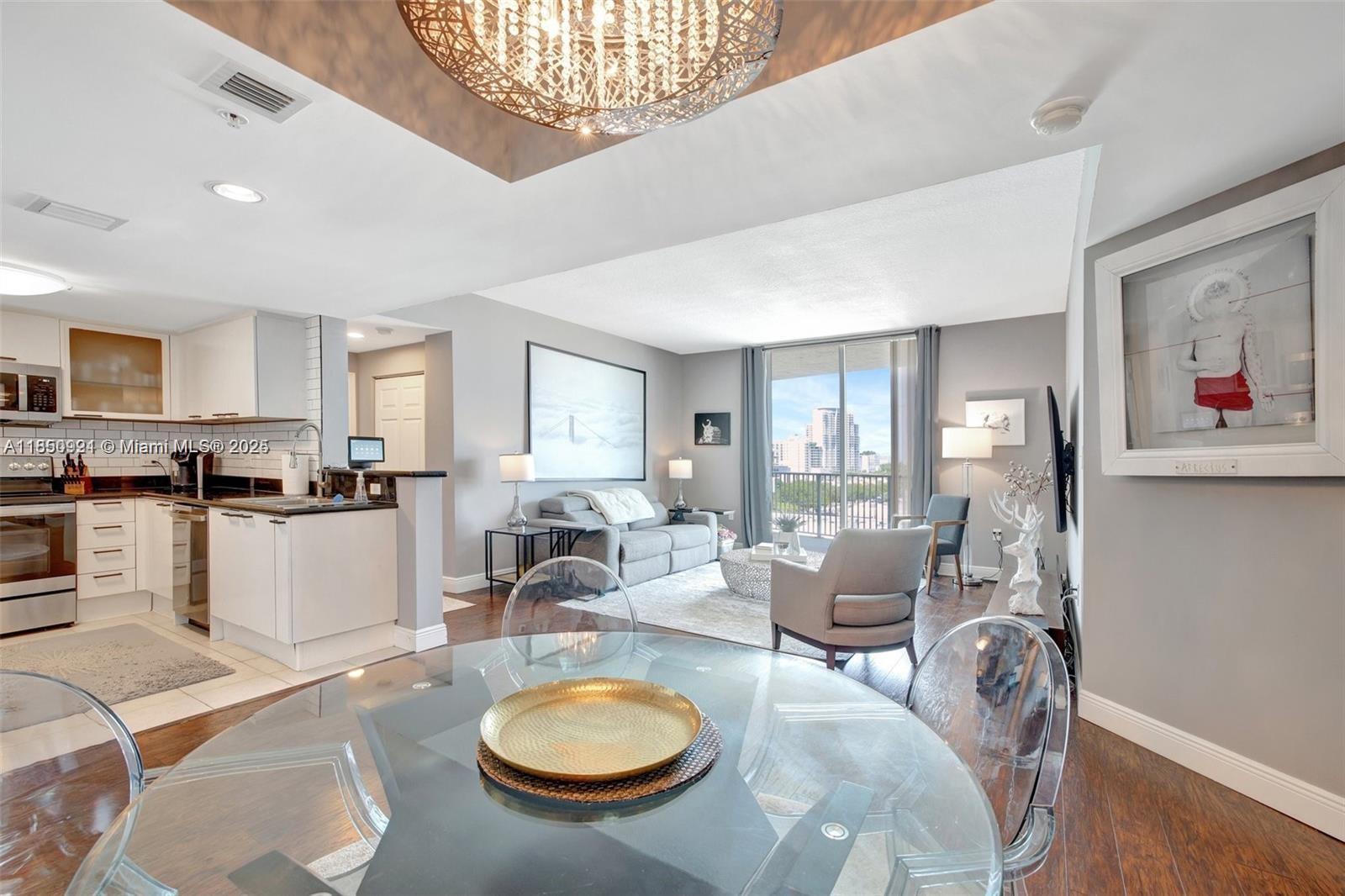 HOLLYWOOD STATION RES CON - Residential Lease