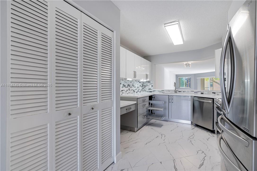 GRANVILLE CONDOMINIUM H - Residential