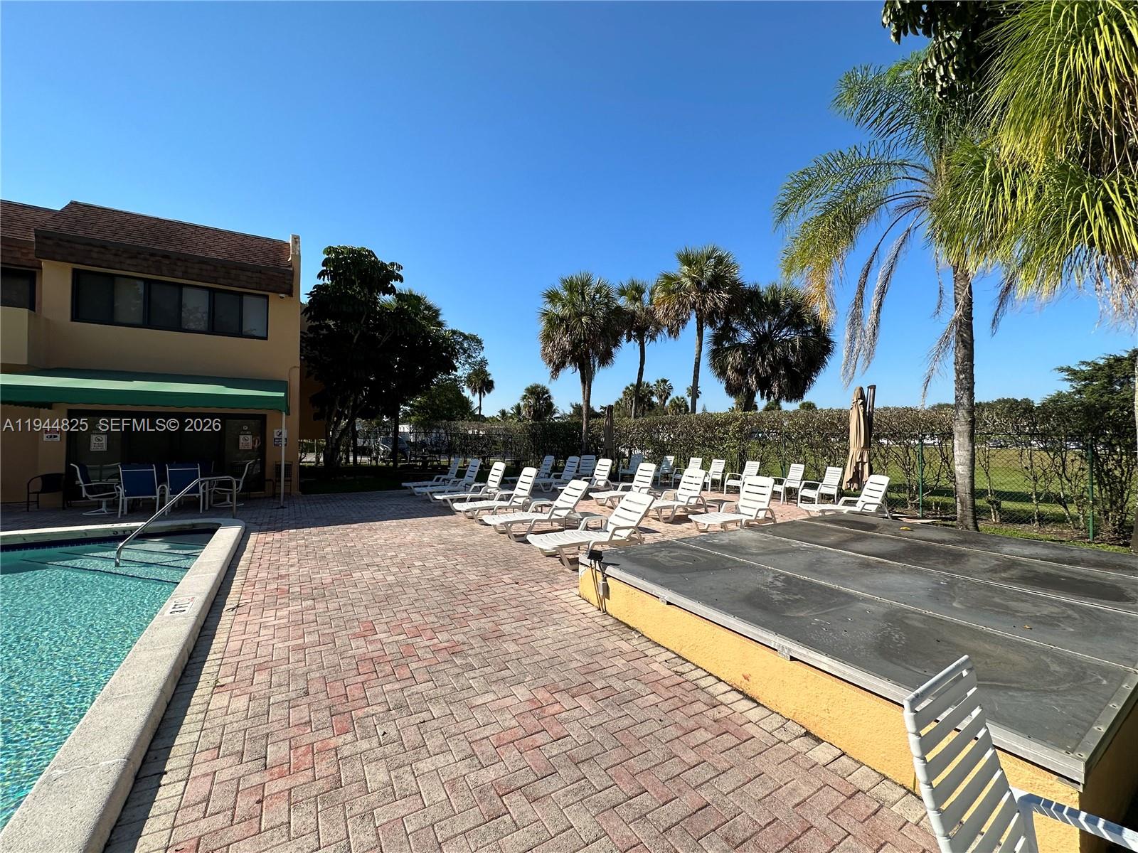 LAGO WEST CONDOMINIUM - Residential