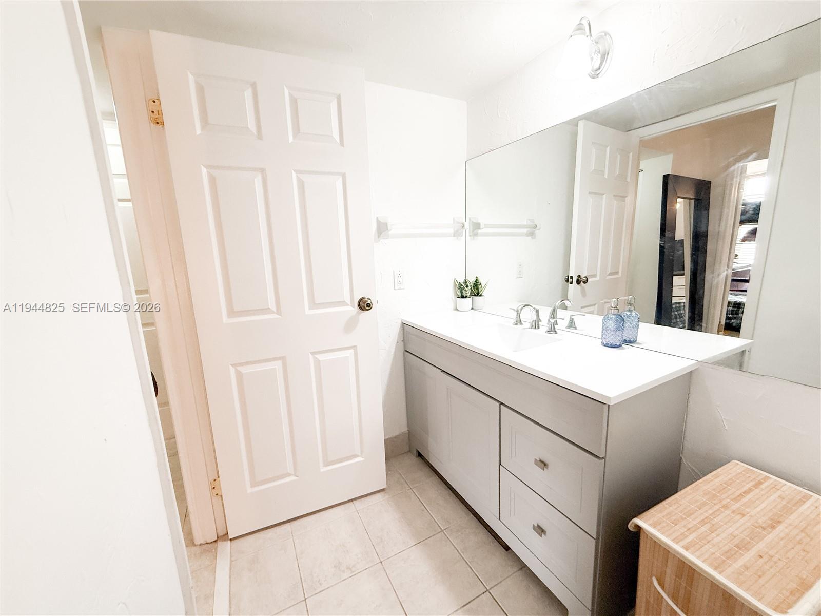 LAGO WEST CONDOMINIUM - Residential