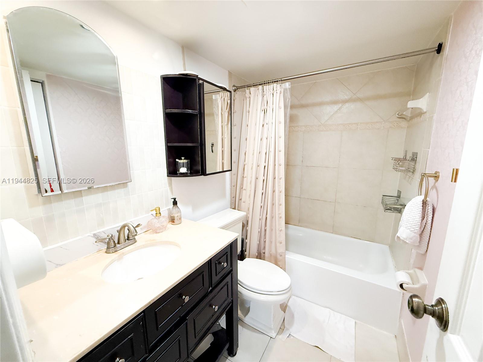 LAGO WEST CONDOMINIUM - Residential