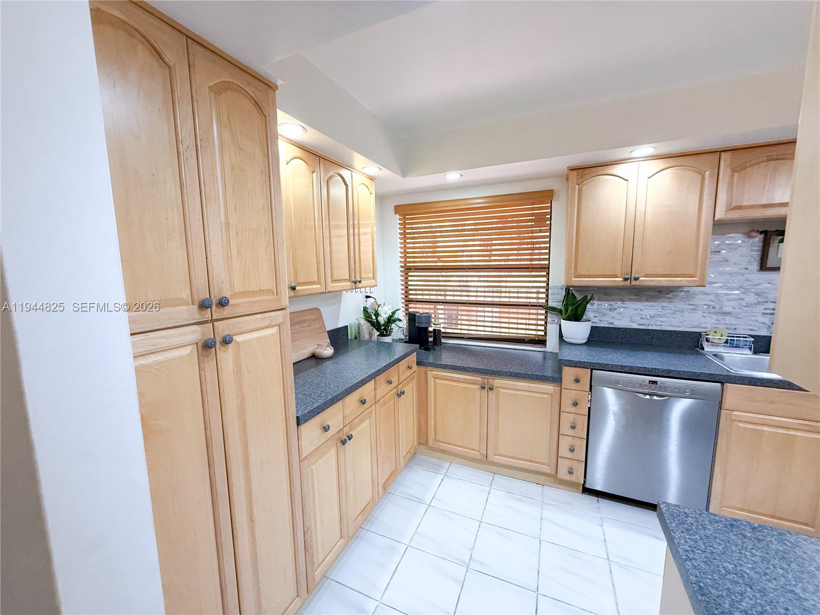 LAGO WEST CONDOMINIUM - Residential