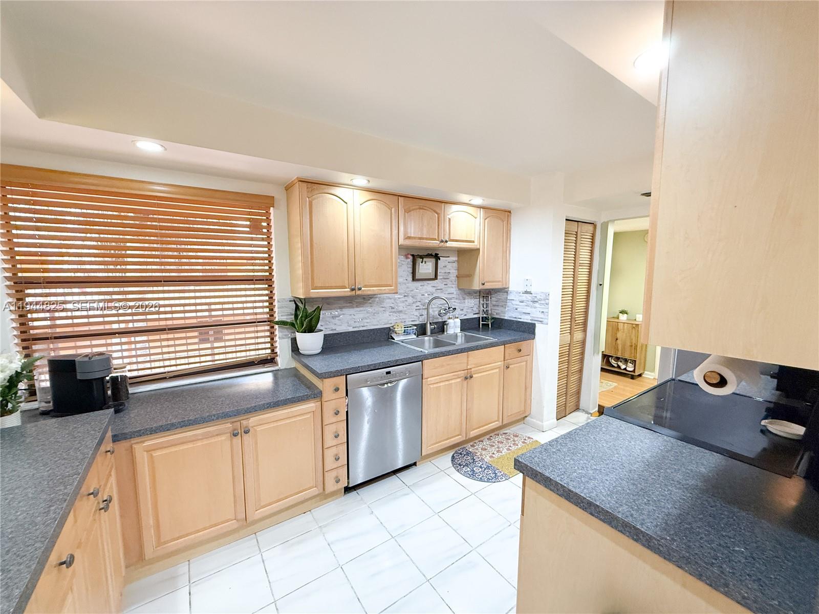 LAGO WEST CONDOMINIUM - Residential