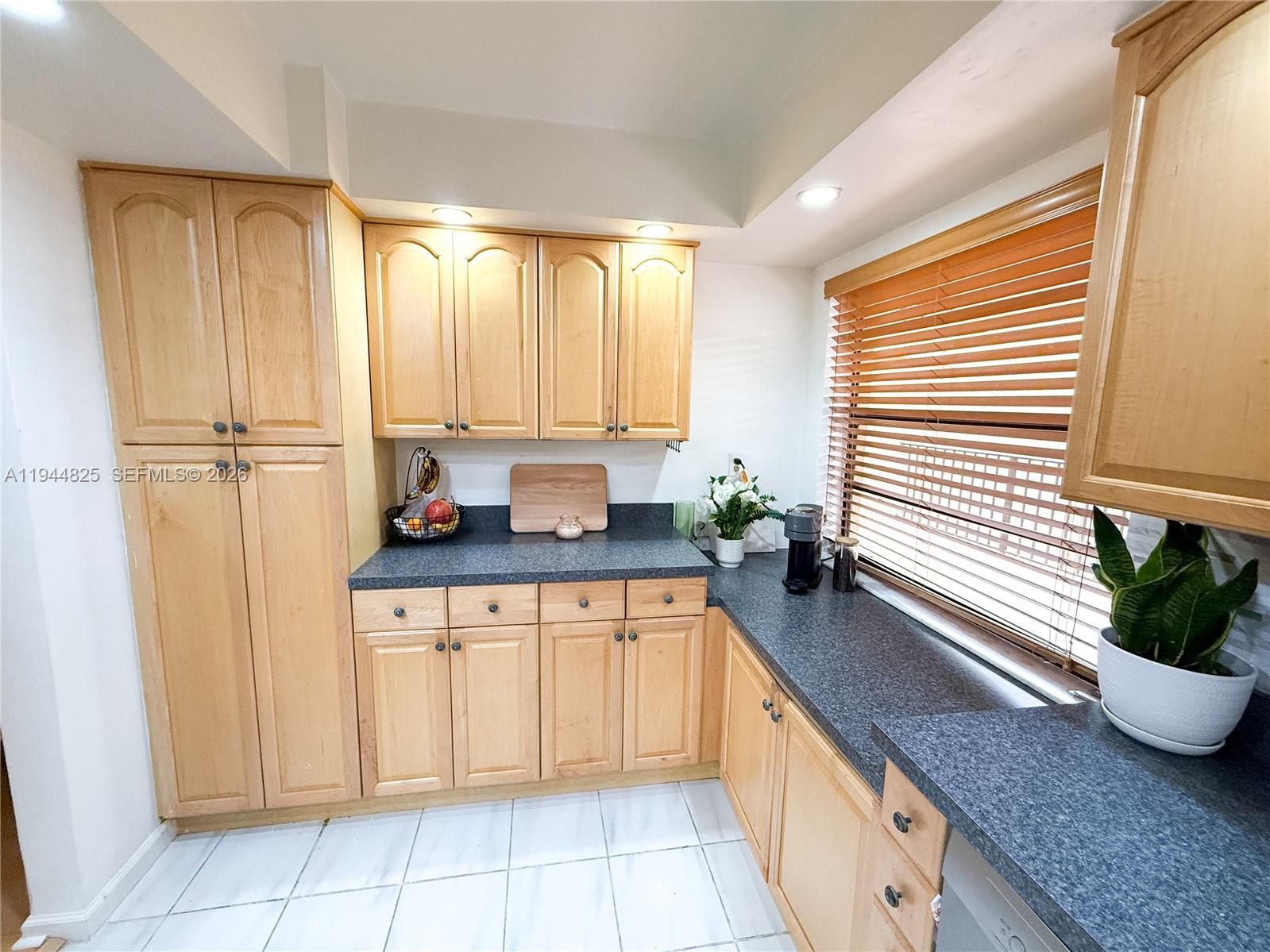 LAGO WEST CONDOMINIUM - Residential