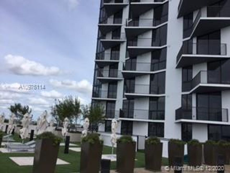 The best luxurious Condominium located in Downtown Doral. Great apartment ready to move-in.  Enjoy the  best amenities gym/spa (with the latest equipment), pool children's playroom and much more.

EASY TO SHOW! LOCKBOX!! CALL LISTING AGENTS