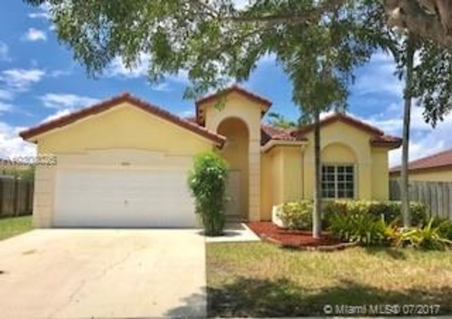 Spacious 3 bedroom 2 bath 2 car garage home, Freshly painted, New tiles in bedrooms, His and hers closets, Roman tub and stand up shower in master , New stainless steel appliances, Screened in tiled porch, Space for a boat, Pet friendly, No association approval required.