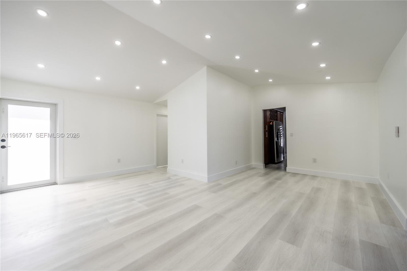 COUNTRY LAKE MANORS SEC 3 - Residential Lease