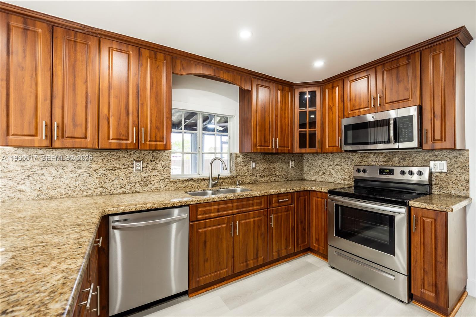 COUNTRY LAKE MANORS SEC 3 - Residential Lease