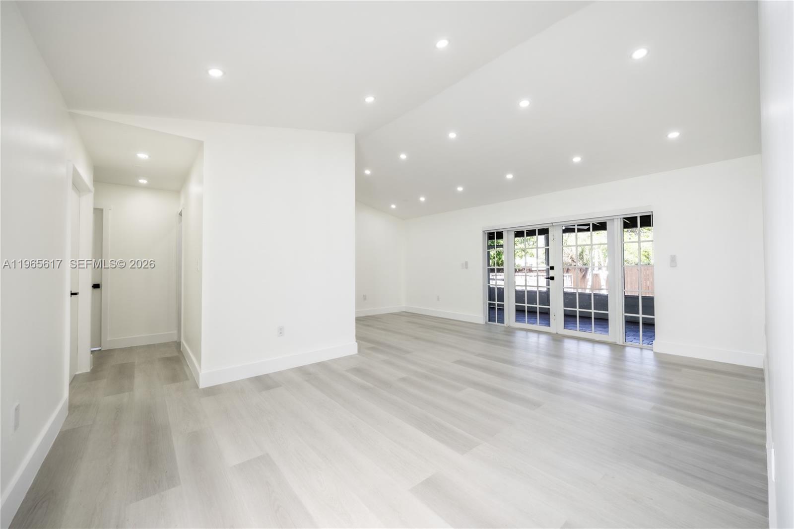 COUNTRY LAKE MANORS SEC 3 - Residential Lease