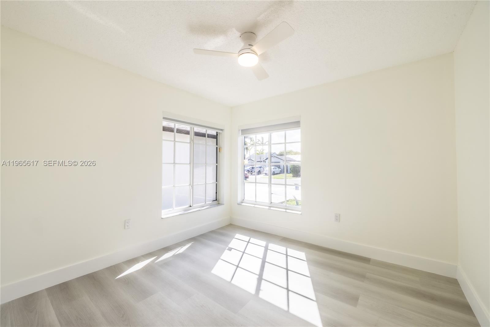 COUNTRY LAKE MANORS SEC 3 - Residential Lease