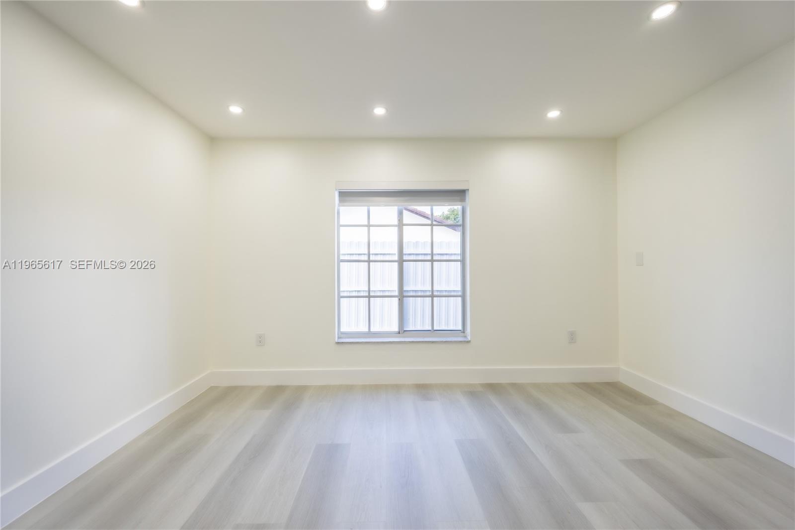 COUNTRY LAKE MANORS SEC 3 - Residential Lease