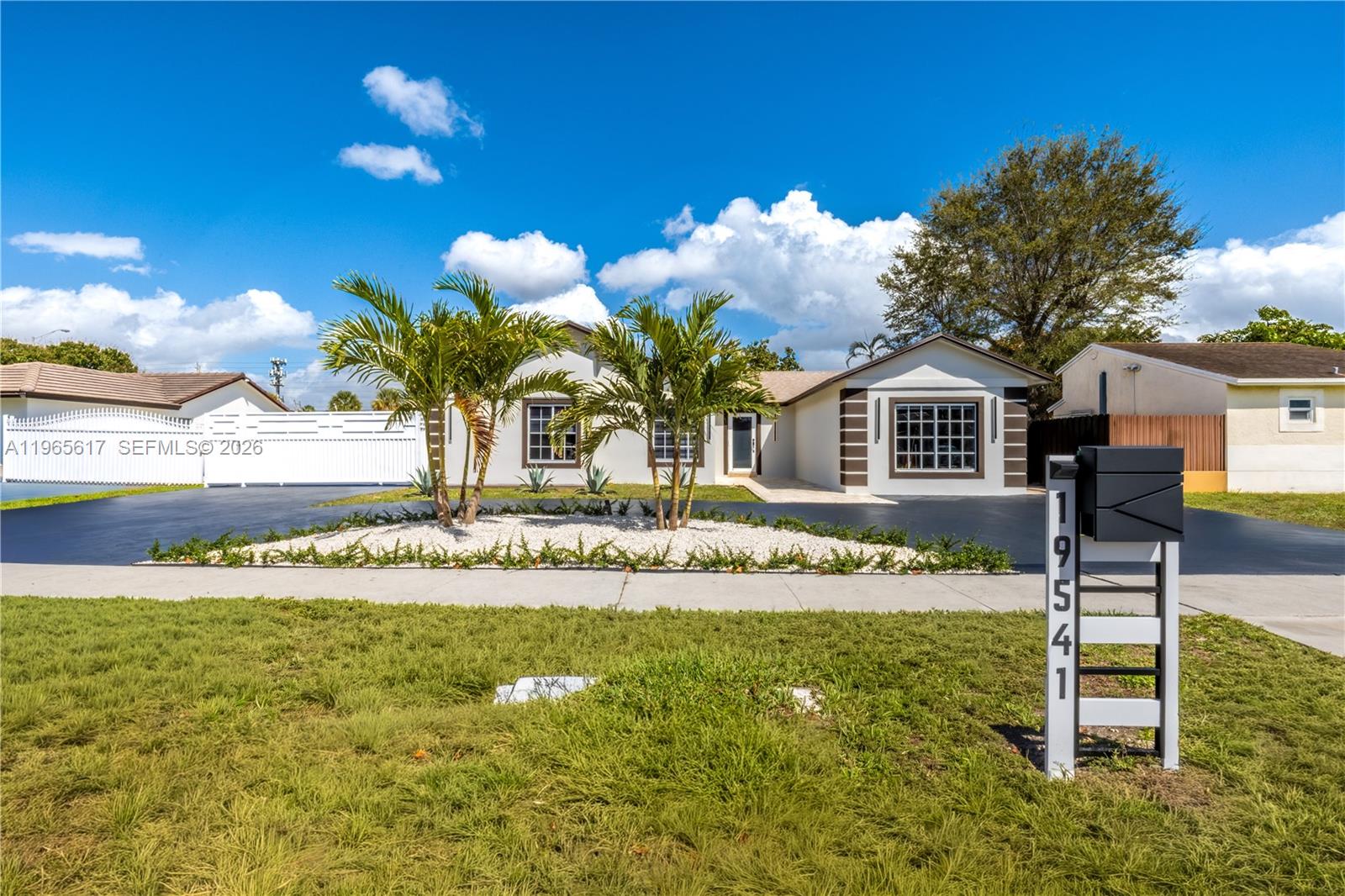 COUNTRY LAKE MANORS SEC 3 - Residential Lease