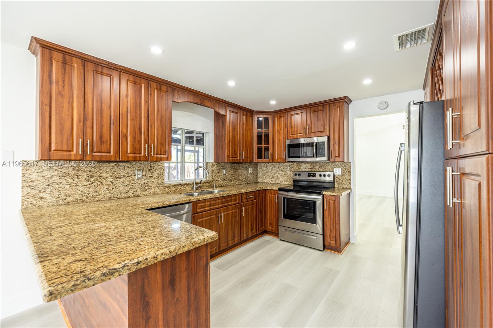 COUNTRY LAKE MANORS SEC 3 - Residential Lease