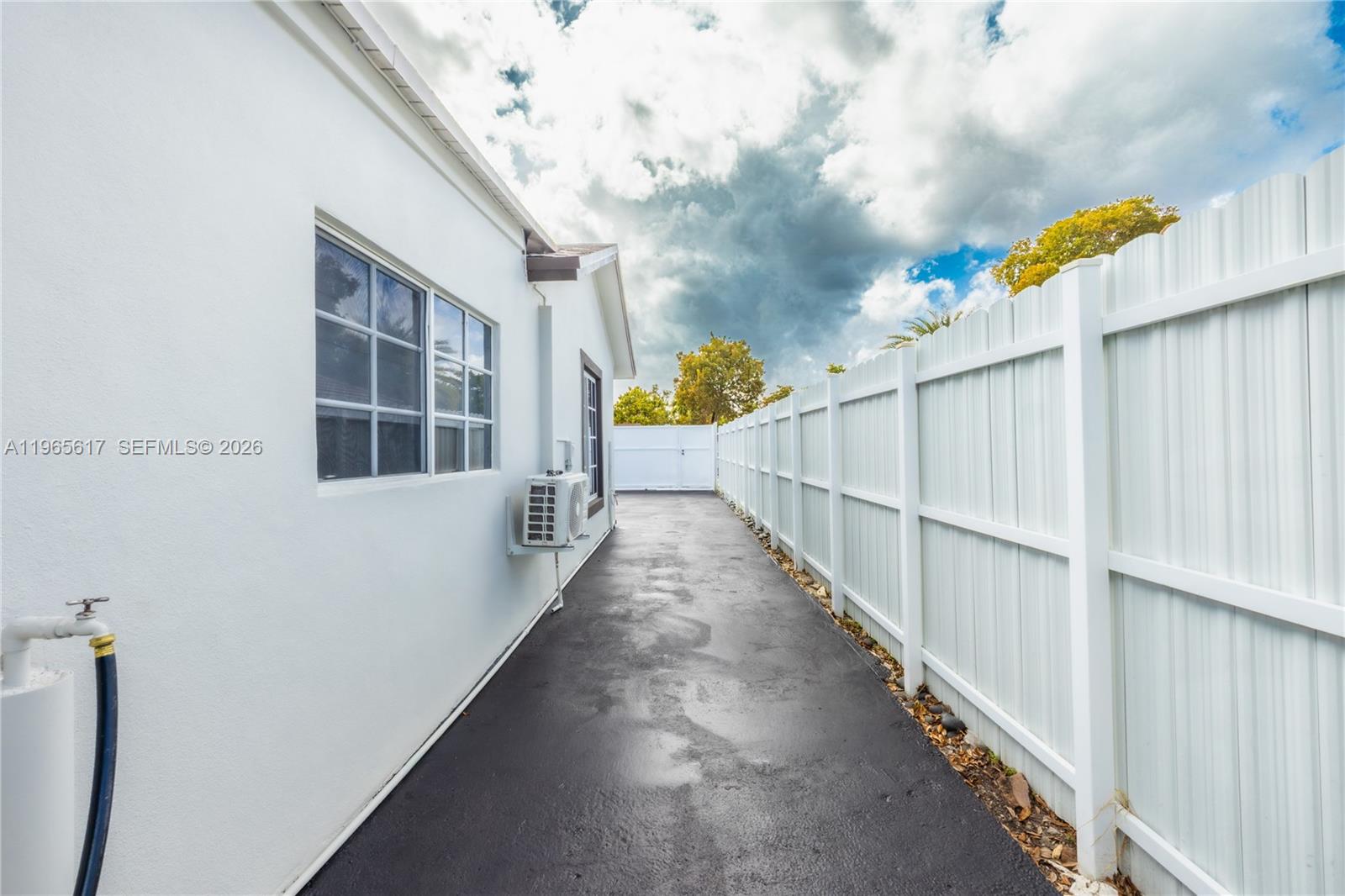 COUNTRY LAKE MANORS SEC 3 - Residential Lease